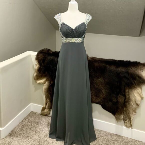 Elegant Cap Sleeve with Sequins & Beads Chiffon Evening Dress - Picture 1 of 14